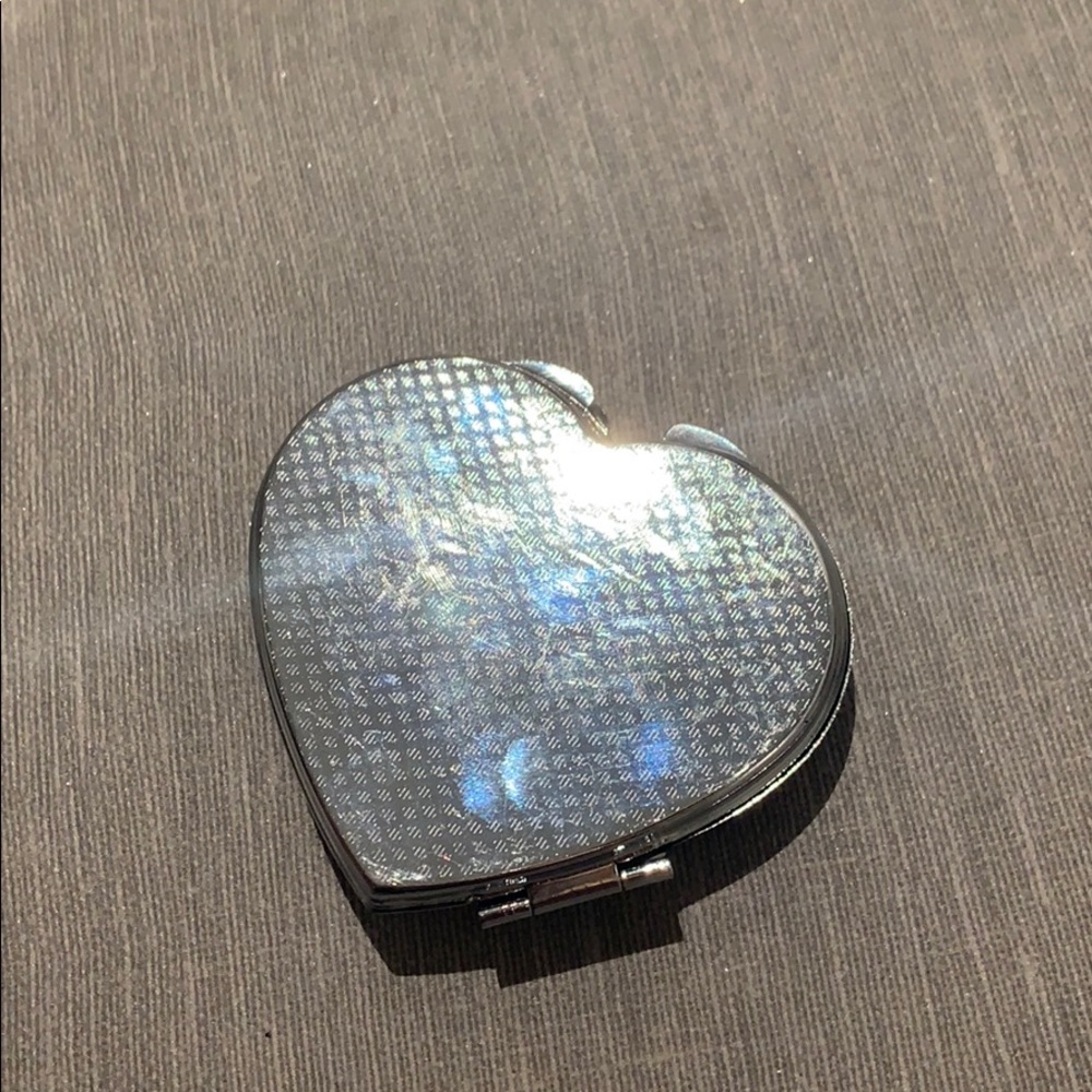 Compact Mirror - Picture 2 of 6